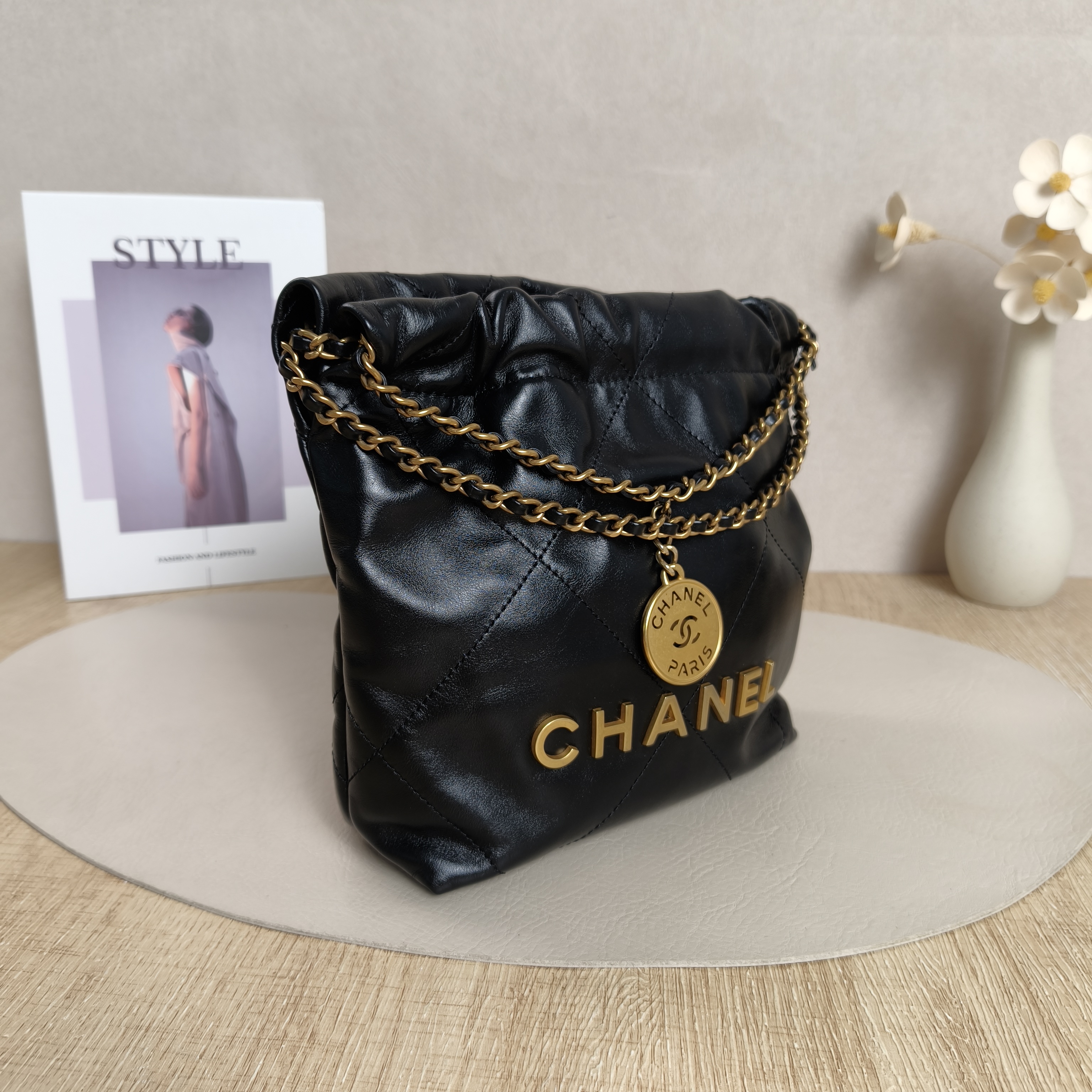 Chanel Shoulder Bag22Bag Black CC alfskinmini20 × 6 × 19 cm — cover view 4 of 12