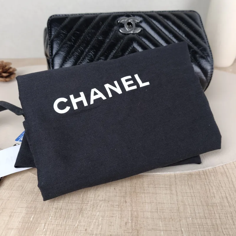 Chanel Crossbody Bag v Coco Handle​ Black Calfskin Small 24 × 10 × 14 cm — detail view 4 of 16