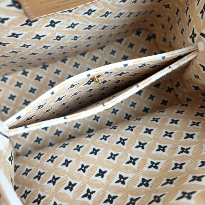 Louis Vuitton Crossbody Bag NÉONOÉ Bucket Bag BB PVC BB 20 × 13 × 20 cm — detail view 2 of 10