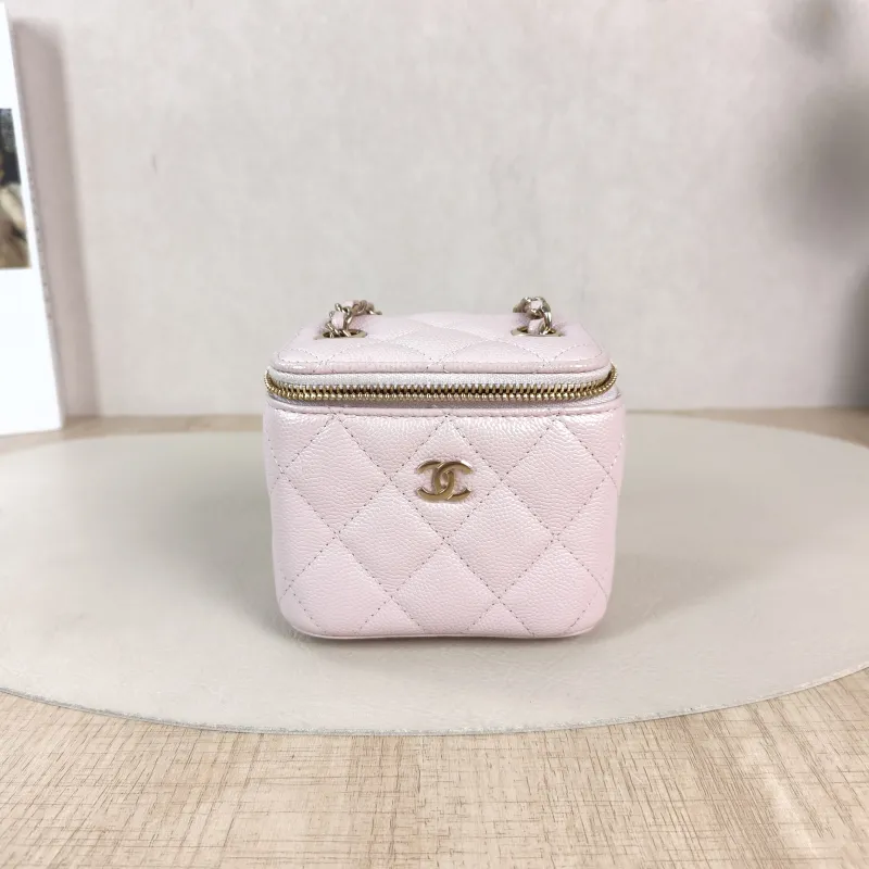 Chanel Crossbody Bag Edition Calfskinmini11 × 7 × 9 cm