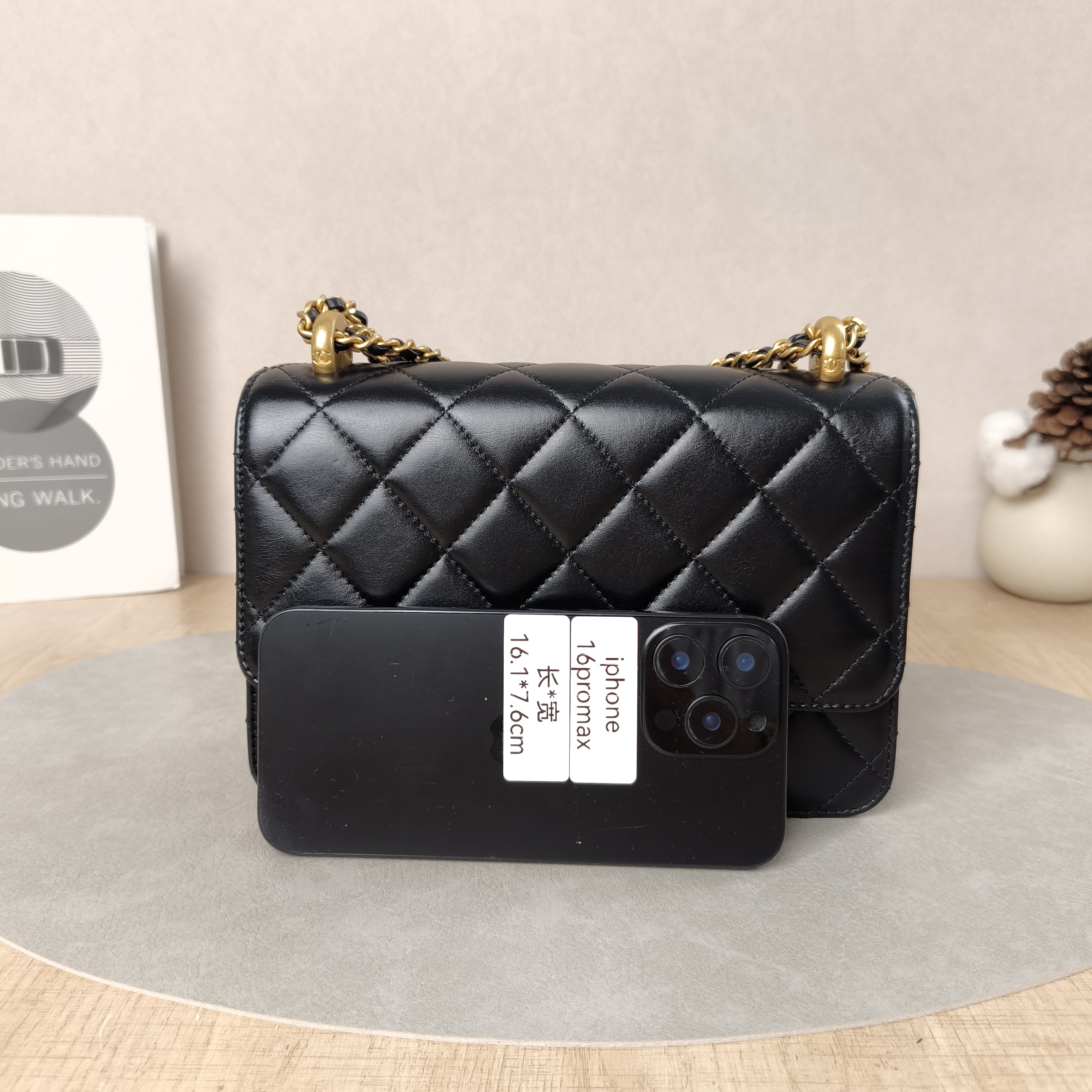 Chanel Crossbody Bag Black Calfskin Medium22 × 8 × 14.5 cm — cover view 4 of 5