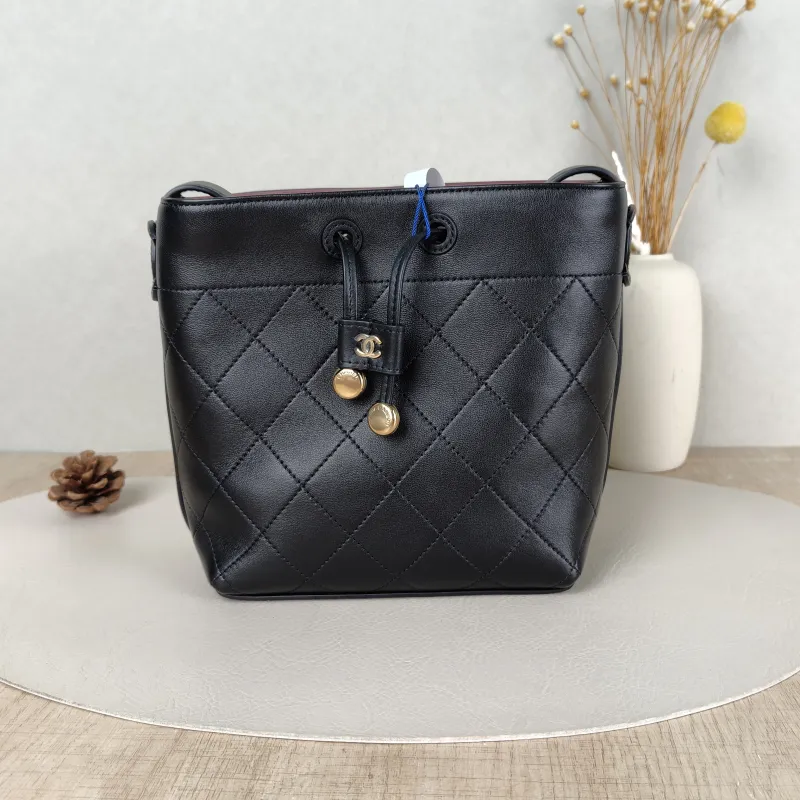 Chanel Shoulder Bag Bucket Bag Black Lambskin Mini 16 × 10 × 18 cm