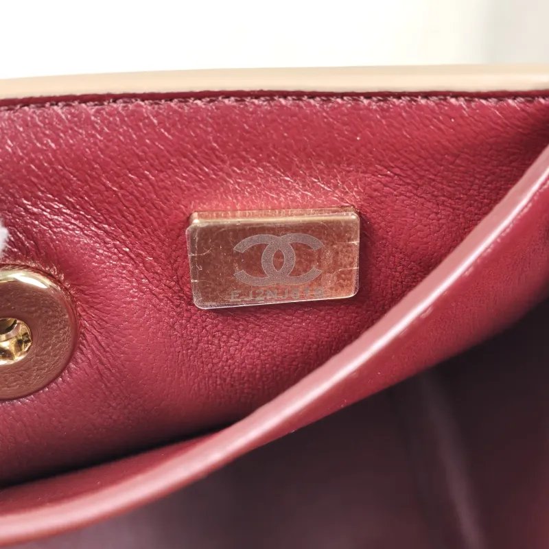 Chanel Shoulder Bag Beige Calfskin Small 22 × 8 × 16 cm — detail view 4 of 13