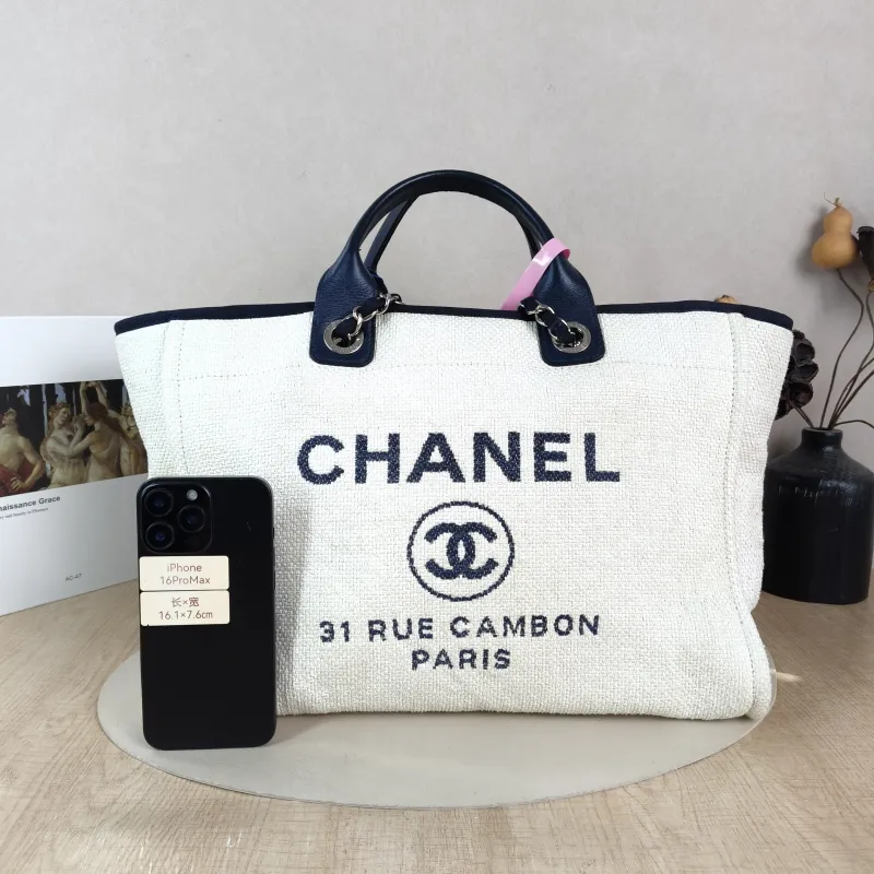 Chanel Shoulder Bag White One Size 39 × 19 × 29 cm 23 — cover view 4 of 5