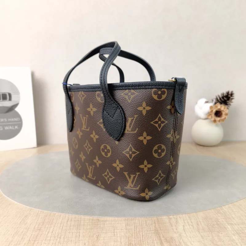 Louis Vuitton Crossbody Bag NEVERFULL INSIDE OUT BB Black PVC · Calfskin BB26.5 × 11 × 16.5 cm — cover view 5 of 6