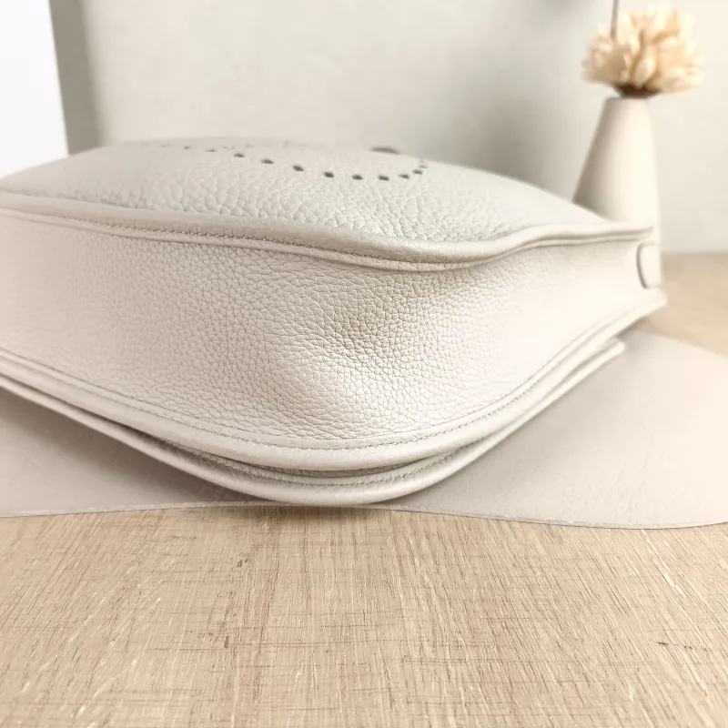 Hermès Crossbody Bag Evelyne 29 29 10 TC Calfskin 29 29 × 7 × 30 cm A — detail view 2 of 10