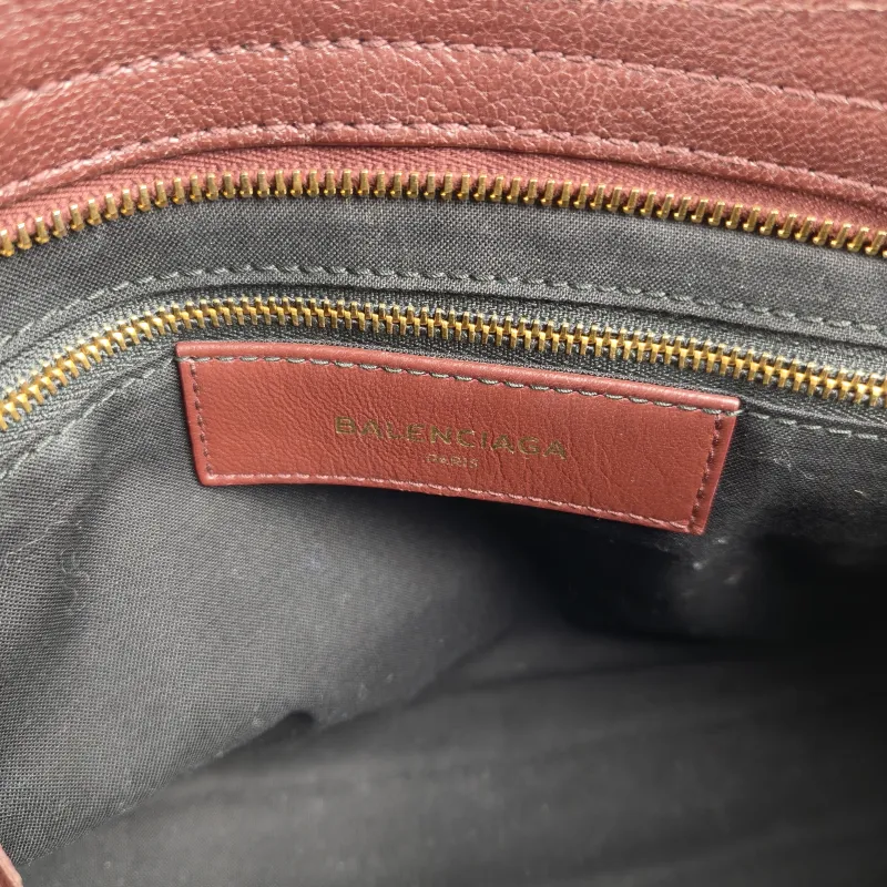 BALENCIAGA Crossbody Bag Classic City Red Lambskin Small30 × 10 × 21 cm — detail view 10 of 12