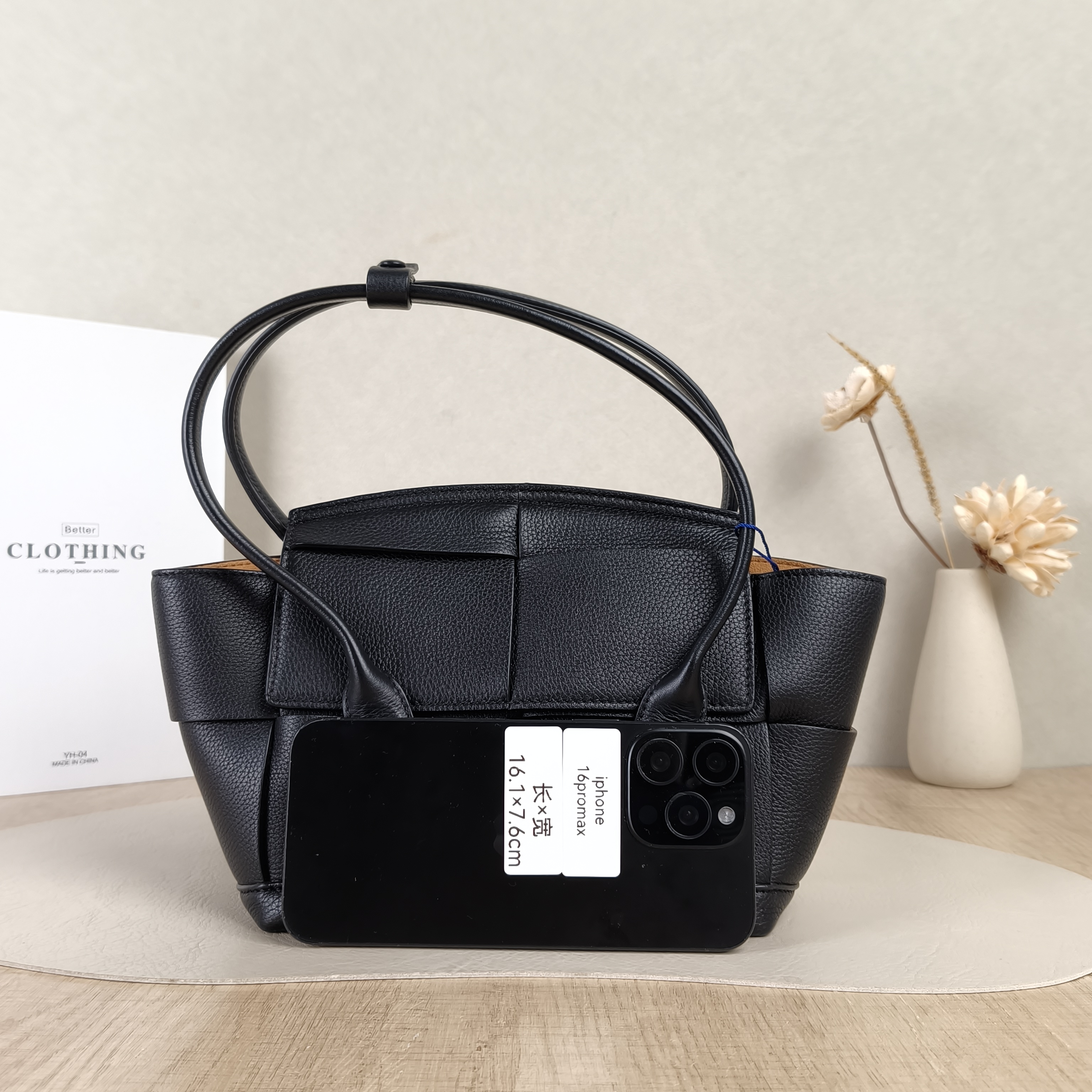 Bottega Veneta Shoulder Bag ARCO 29 Black Calfskinmini29 × 9 × 29 cm — cover view 2 of 5