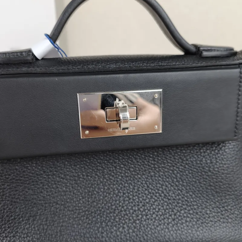 Hermès Crossbody Bag 24 · 24 21 Shoulder Bag Black Togo Calfskin · Swift Calfskin Mini 21 × 10 × 16 cm G — detail view 7 of 13