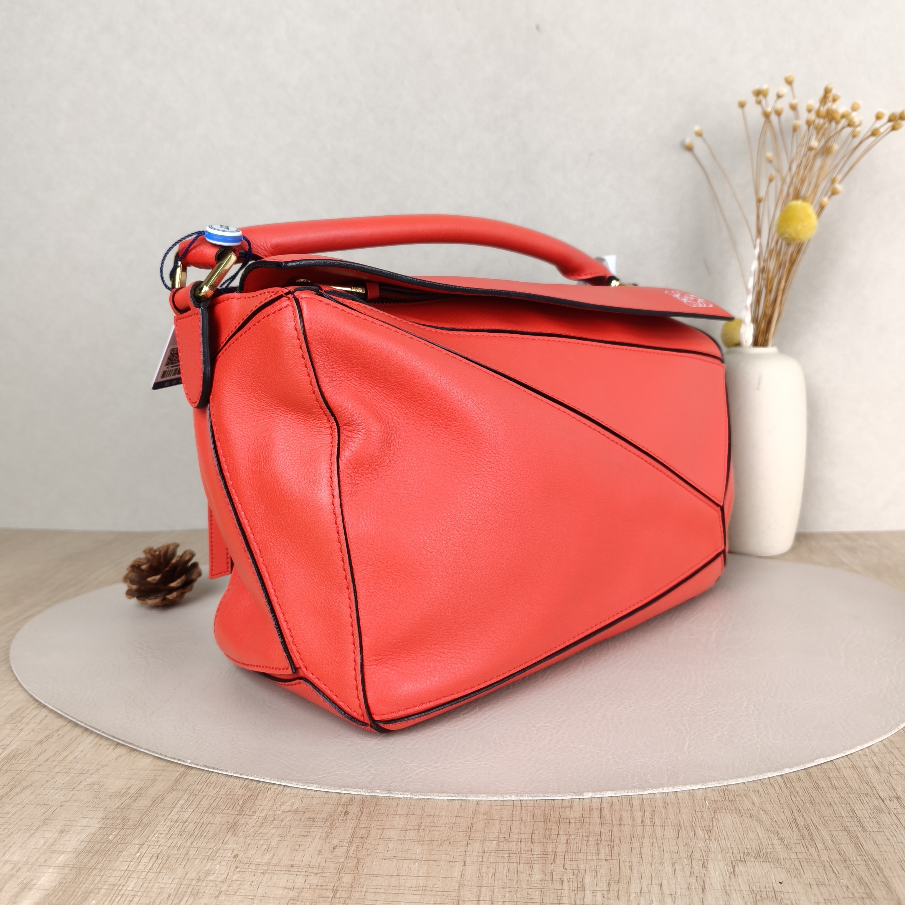 LOEWE Crossbody Bag Puzzle Red Calfskin Medium29 × 14 × 19.5 cm — cover view 4 of 5
