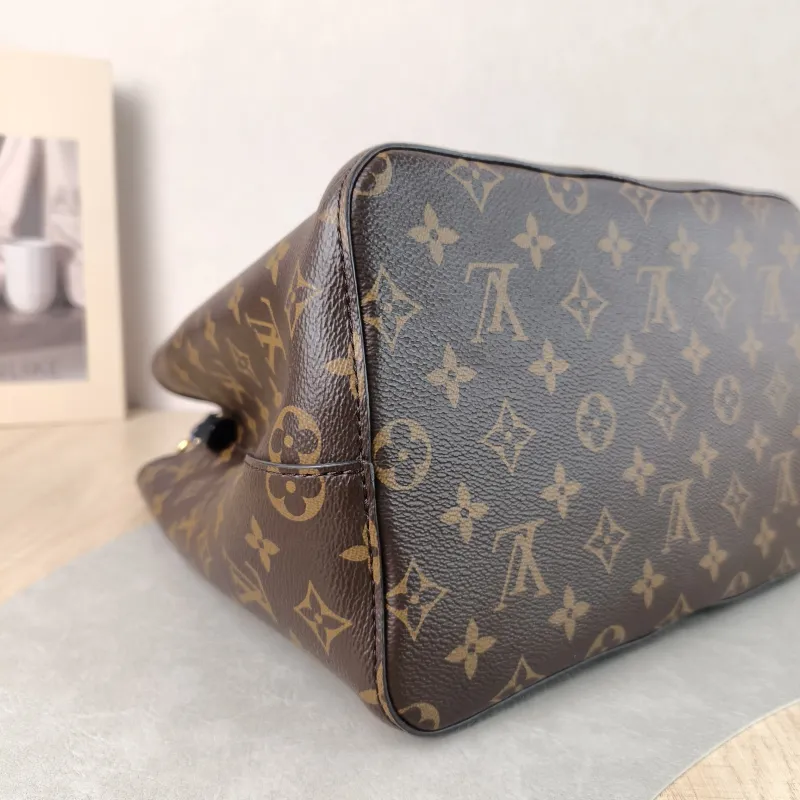 Louis Vuitton Shoulder Bag NÉONOÉ Bucket Bag Black PVC Medium 26 × 17.5 × 26 cm — detail view 6 of 11