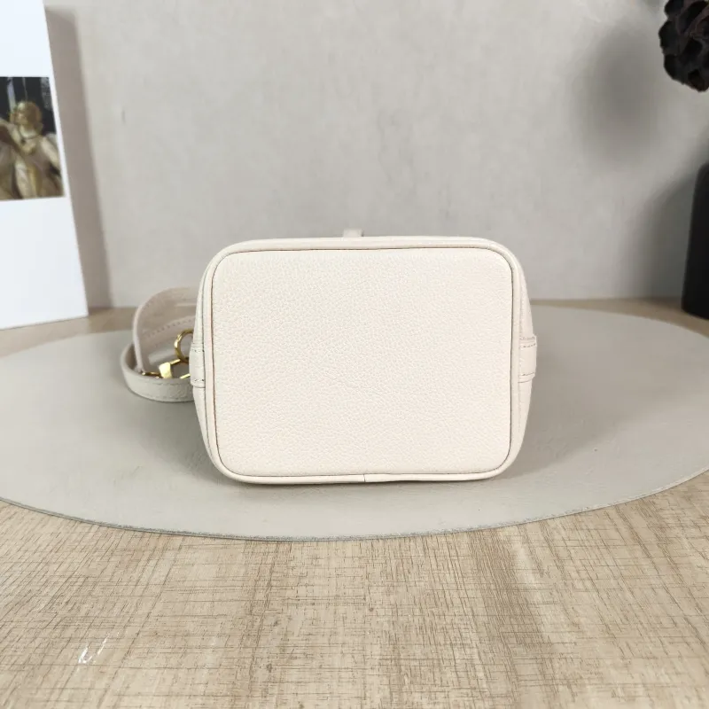 Louis Vuitton Crossbody Bag NANO NOÉ Bucket Bag Nano White · Embroidered Calfskinnano13 × 10 × 16 cm — cover view 4 of 5