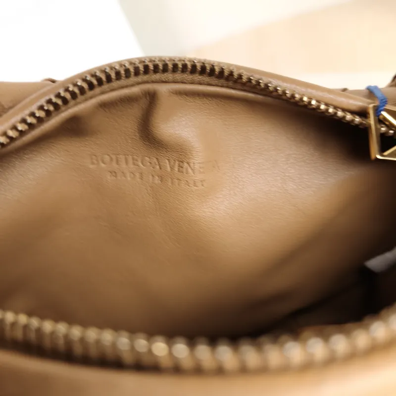 Bottega Veneta Top Handle Bag Jodie Brown Lambskin 24 × 7 × 14 cm — detail view 5 of 9
