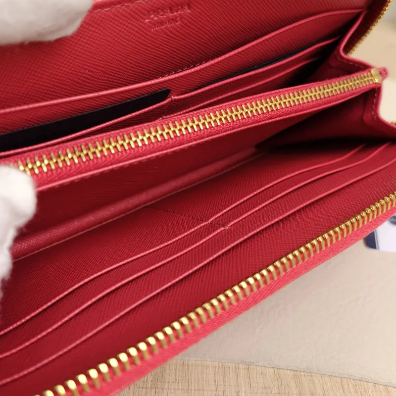 PRADA Wallet Wallet Red Calfskin Edition18.5 × 2 × 10.5 cm — detail view 7 of 11