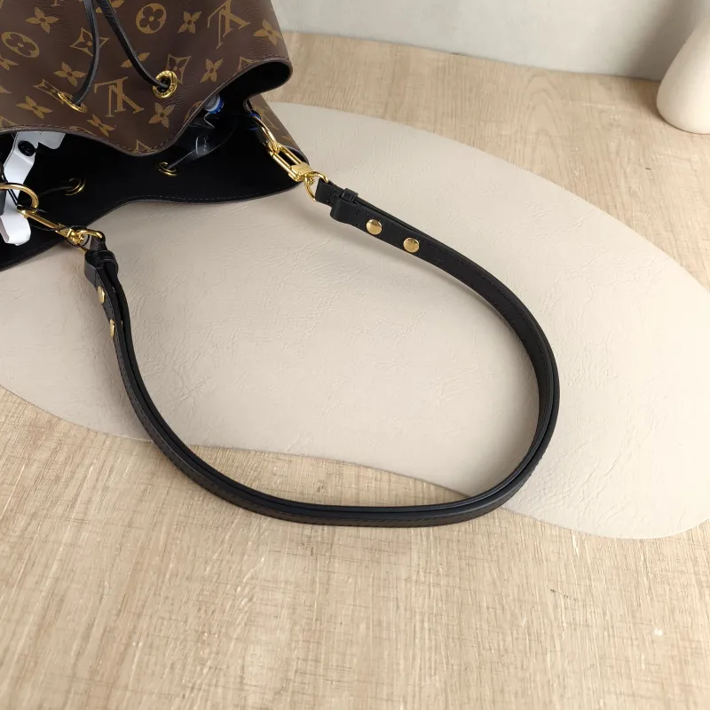 Louis Vuitton Shoulder Bag NÉONOÉ Bucket Bag Black PVC Medium 26 × 17.5 × 26 cm — detail view 9 of 10