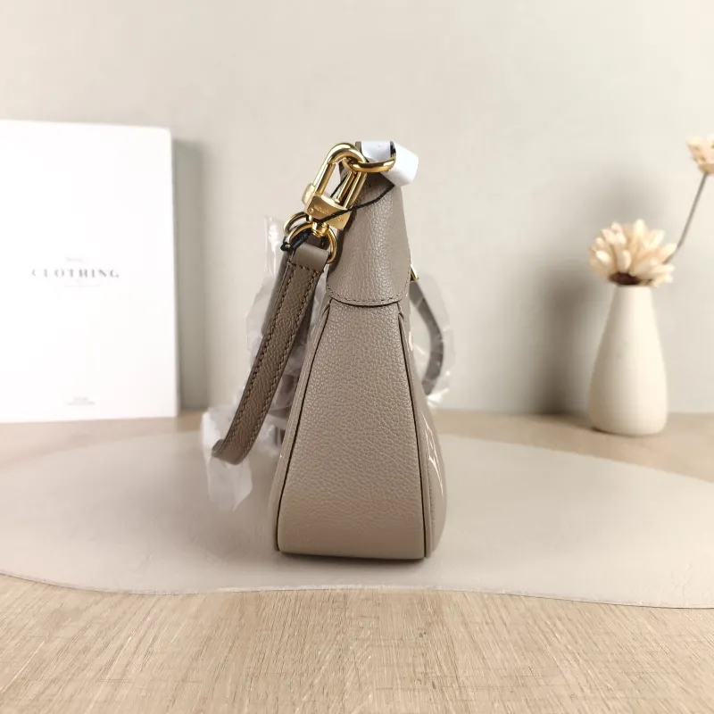 Louis Vuitton Shoulder Bag Bagatelle Monogram Empreinte Embossed Calfskin Small 24 × 7 × 18 cm — detail view 3 of 9