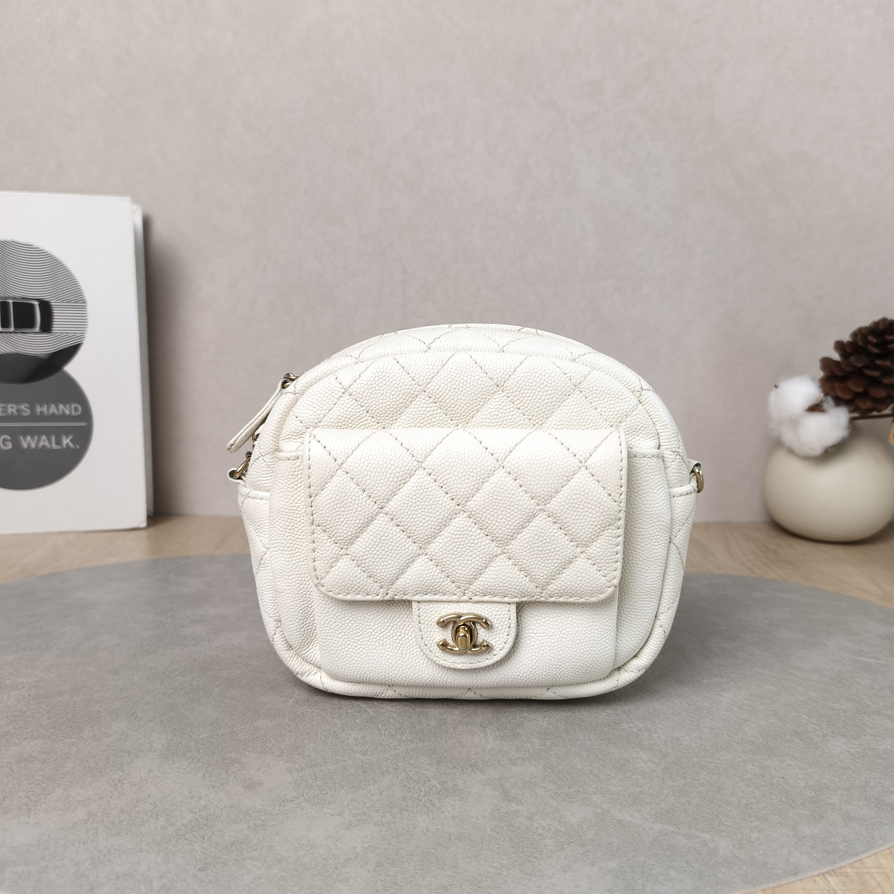 Chanel Crossbody Bag Crossbody Bag White Grained Calfskin One Size17 × 4 × 14 cm