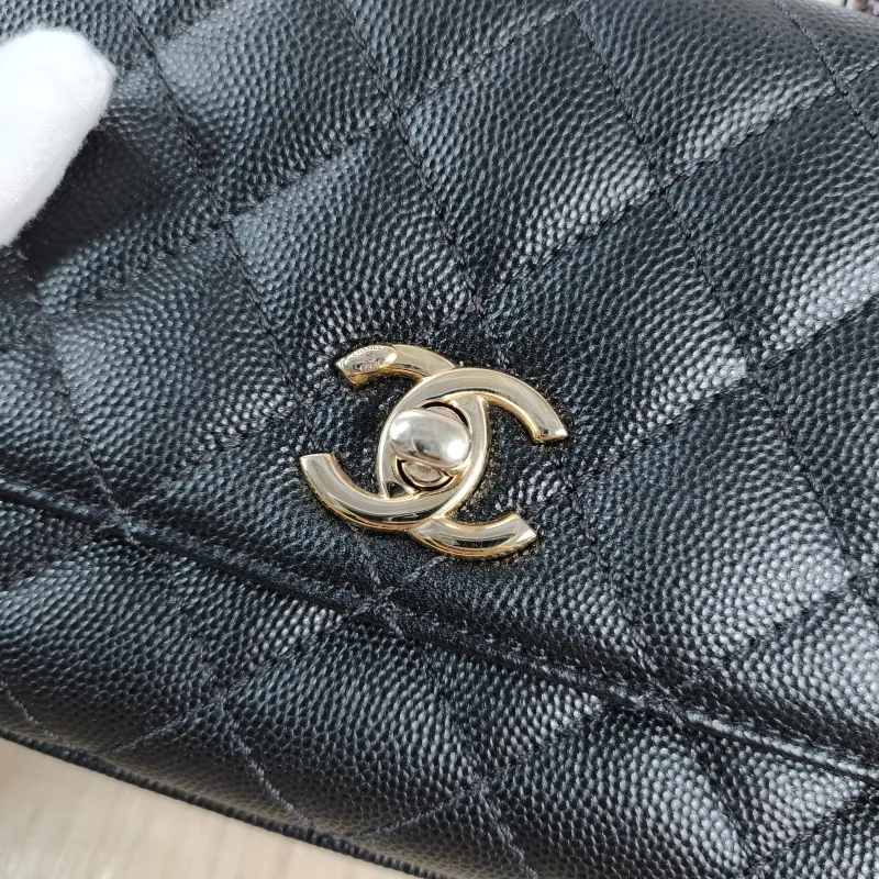 Chanel Top Handle Bag Coco Handle​ Black Grained Calfskin Mini 19 × 9 × 13 cm — detail view 7 of 12