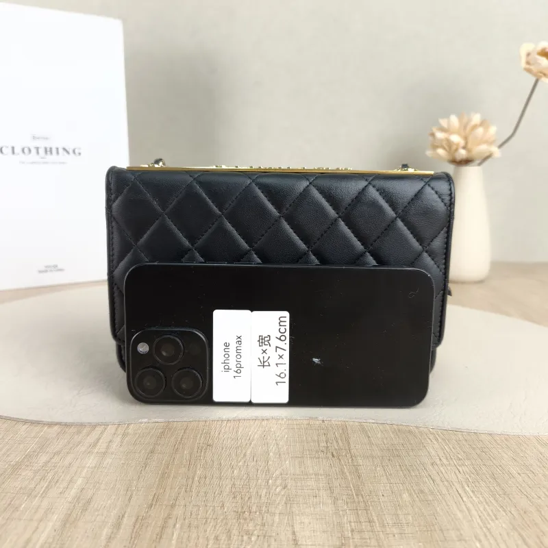 Chanel Crossbody Bagtrendy cc woc Black Lambskinmini19.2 × 3.5 × 12.3 cm — cover view 5 of 5