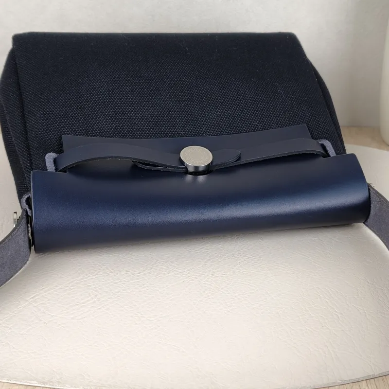 Hermès Crossbody Bag Herbag Zip 20Black Calfskin，Canvasmini20.5 × 7 × 16.5 cm — detail view 5 of 13