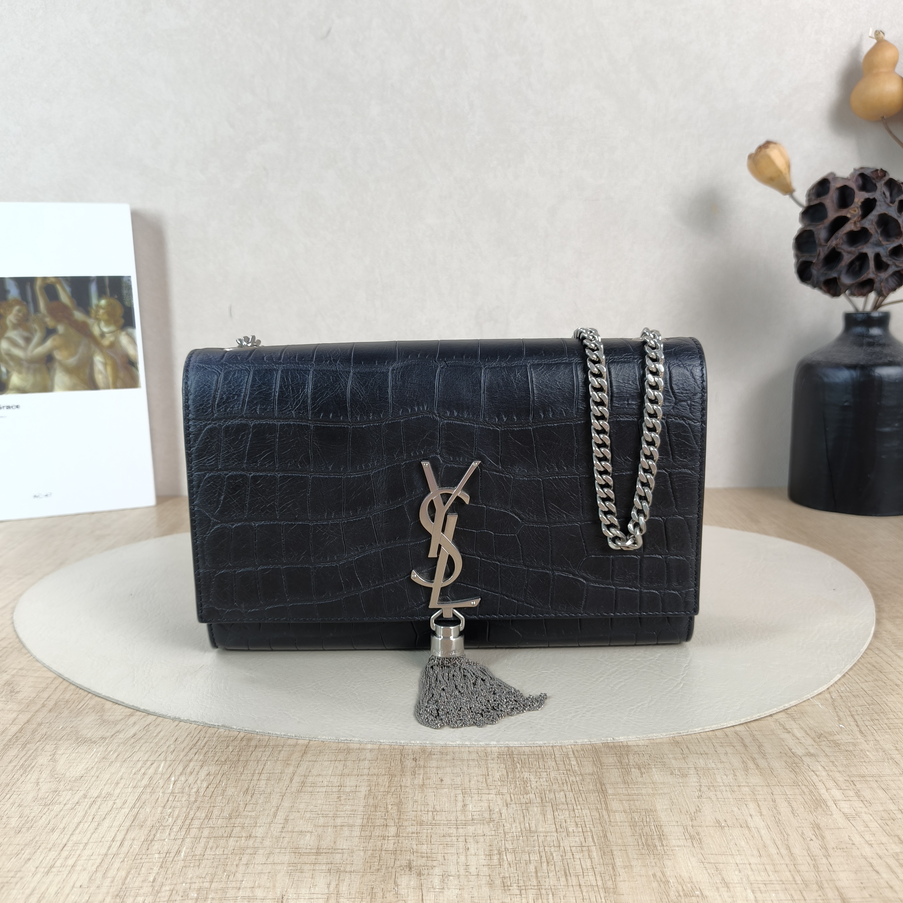 SAINT LAURENT Crossbody Bag KATE Edition Black Calfskin Medium24 × 5.5 × 14.5 cm Conditioned