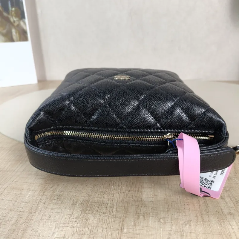 Chanel Crossbody Bag Vanity Case Bag Black Grained Calfskin 20 × 6 × 19 cm — detail view 10 of 10