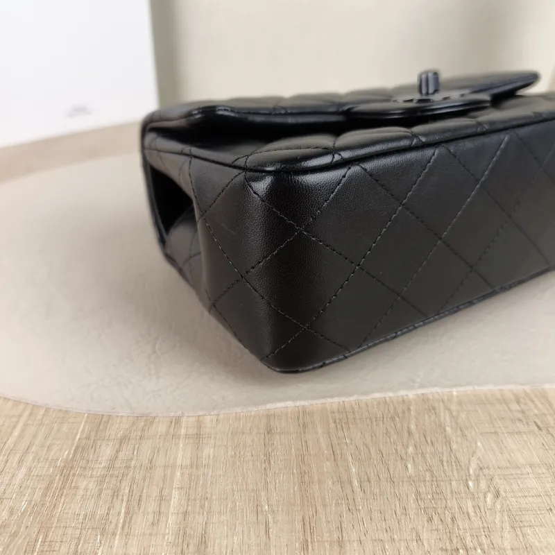 Chanel Crossbody Bag mini Black Lambskin mini 20 × 6 × 12 cm — detail view 8 of 13