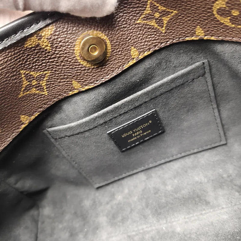Louis Vuitton Shoulder Bag The Drop Monogram PVC Small28 × 12 × 15 cm — detail view 3 of 17