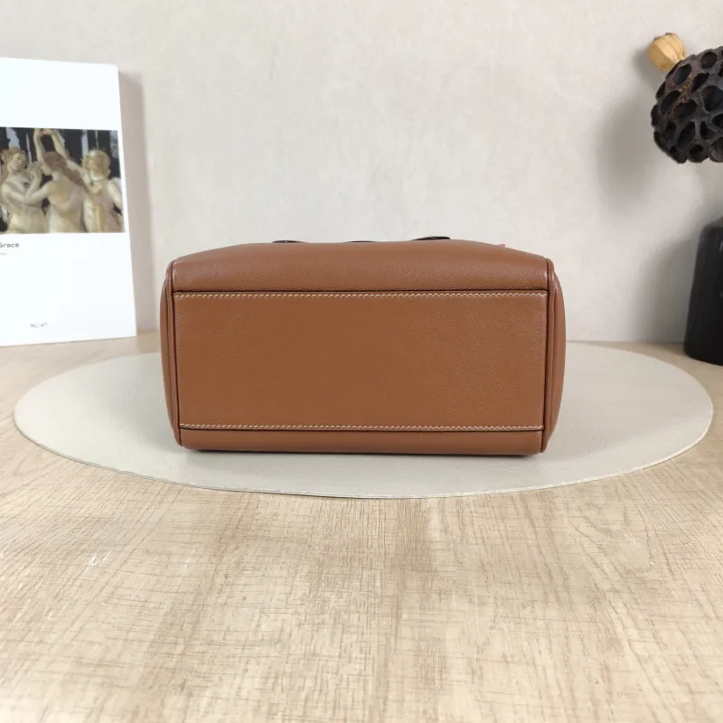 CELINE Crossbody Bag Calfskin Small 20 × 10.5 × 14 cm — cover view 3 of 5