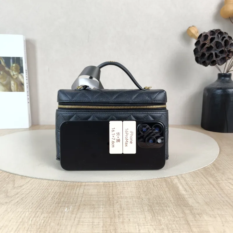 Chanel Crossbody Bag lp Black Grained Calfskin One Size19.5 × 5 × 17 cm — cover view 5 of 6