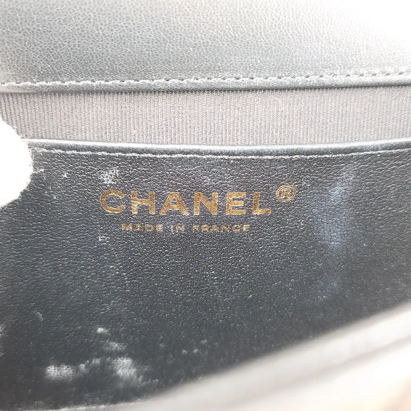 Chanel Crossbody Bag Pearl Black Lambskin Mini 19 × 5.5 × 12.5 cm — detail view 9 of 12