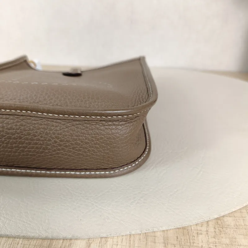 Hermès Crossbody Bag Evelyne Mini 16 Mini 1618 Taurillon Clemence TC Calfskinmini17 × 5.5 × 18 cm — detail view 11 of 11