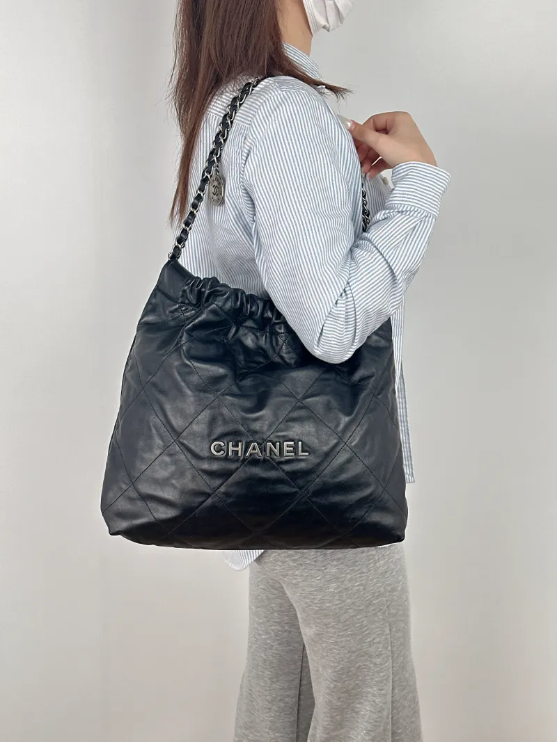 Chanel Shoulder Bag22Bag Black CC alfskin Medium39 × 8 × 42 cm — on-model view 2 of 2
