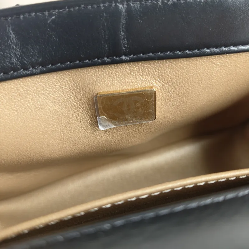 Chanel Crossbody Bag Black Calfskin Small 19 × 8 × 12 cm — detail view 1 of 11