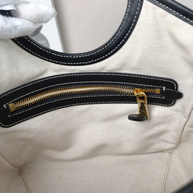 Miumiu Shoulder Bag IVY Tote Shopping Tote Black CC alfskin Small 22 × 12 × 23.5 cm — detail view 5 of 10