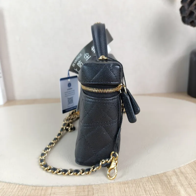Chanel Crossbody Bag lp Black Grained Calfskin One Size19.5 × 5 × 17 cm — detail view 5 of 13
