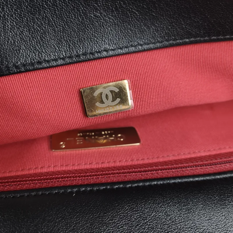 Chanel Crossbody Bag 19Bag Black SL ambskin Medium 30 × 10 × 20 cm — detail view 11 of 12