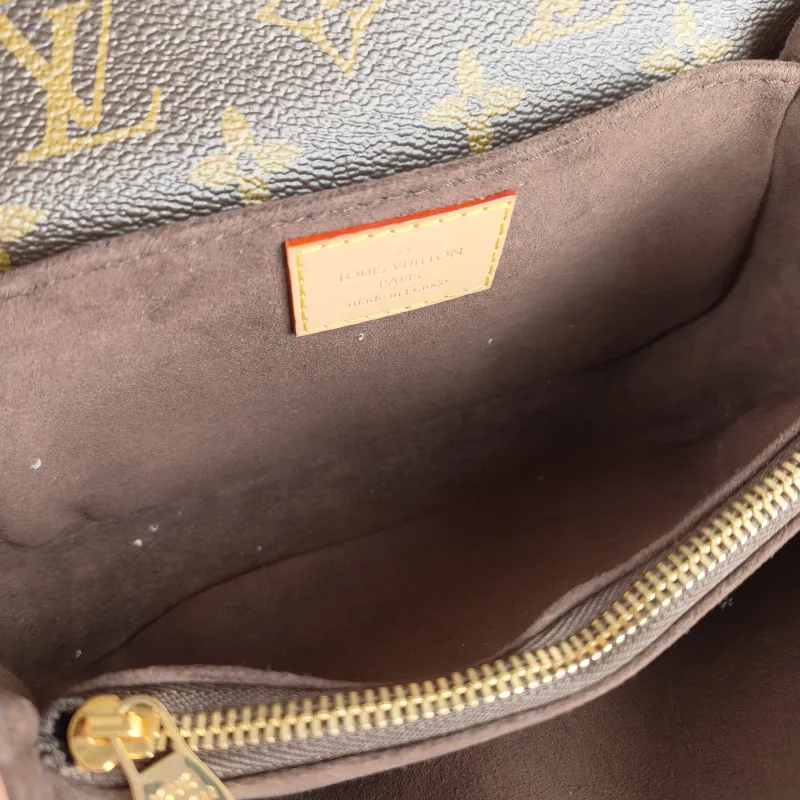 Louis Vuitton Crossbody Bag Pochette Métis East West Monogram PVC Small 21.5 × 6 × 13.5 cm — detail view 12 of 13