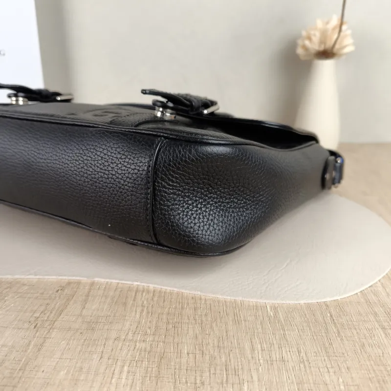 GUCCI Crossbody Bag Messenger Bag Crossbody Bag Black Calfskin One Size30 × 6 × 25.5 cm — detail view 7 of 11