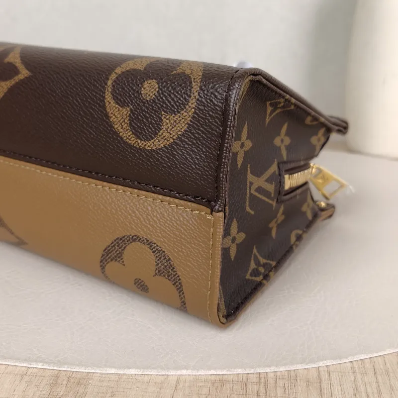 Louis Vuitton Crossbody Bag Onthego East West Monogram PVC Small 25 × 10 × 13 cm — detail view 3 of 15
