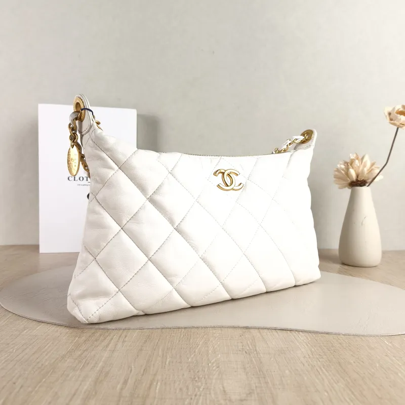 Chanel Shoulder Bag hobo White Lambskin Large 32 × 4 × 20 cm — cover view 3 of 4