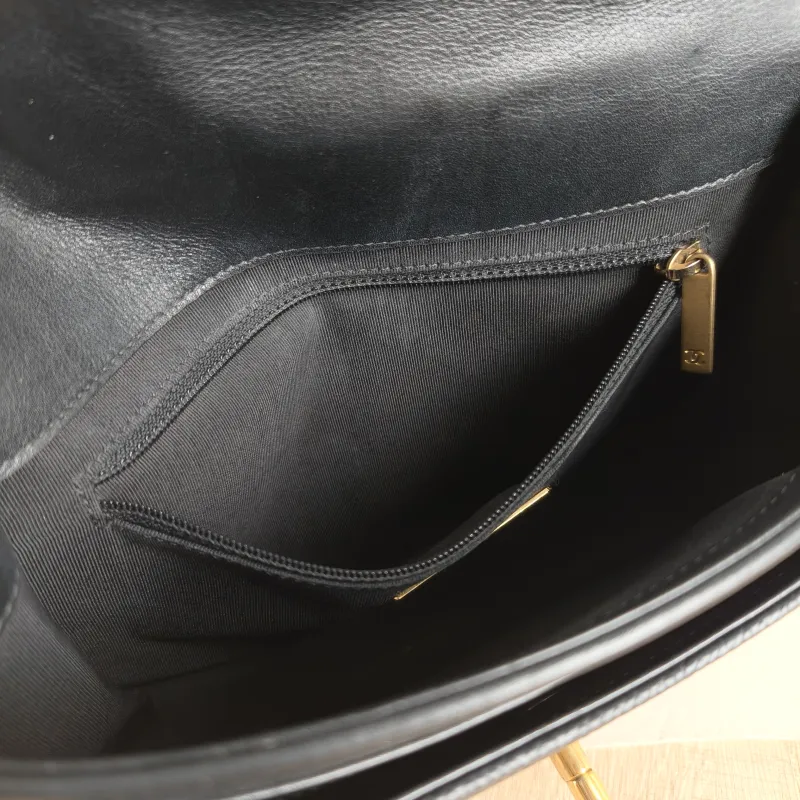 Chanel Crossbody Bagcf Collection Crossbody Bag Black Calfskin One Size22.5 × 5 × 18.5 cm — detail view 2 of 13