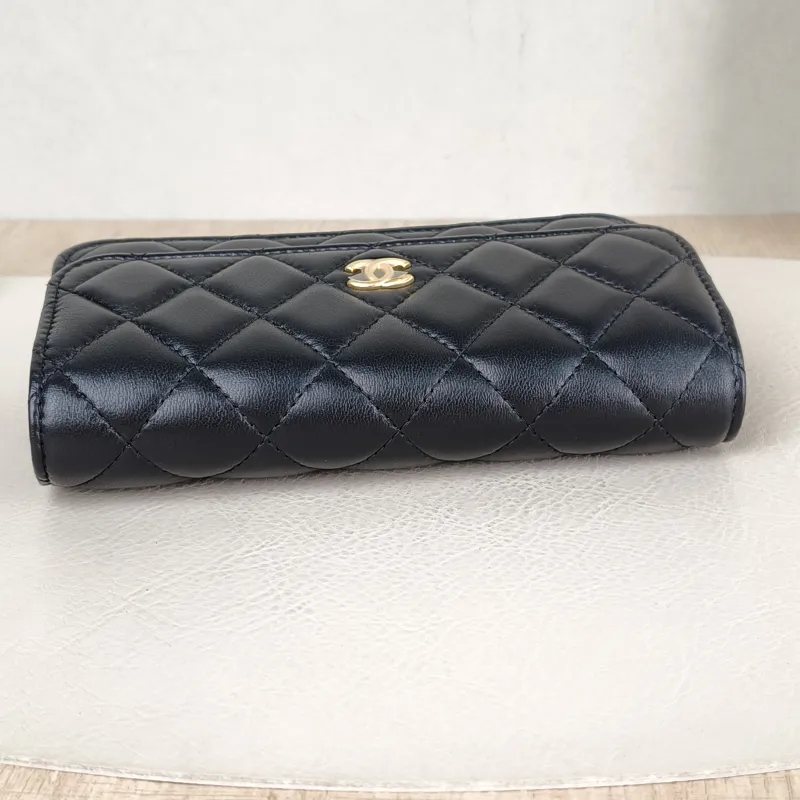 Chanel Crossbody Bag woc Black with Gold-Tone Hardware Lambskin Mini 17 × 5 × 9.5 cm — detail view 9 of 12