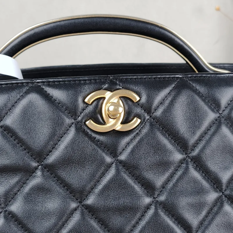 Chanel Shoulder Bag Tote Bag Black Calfskin Large 28 × 11 × 19 cm — detail view 2 of 13