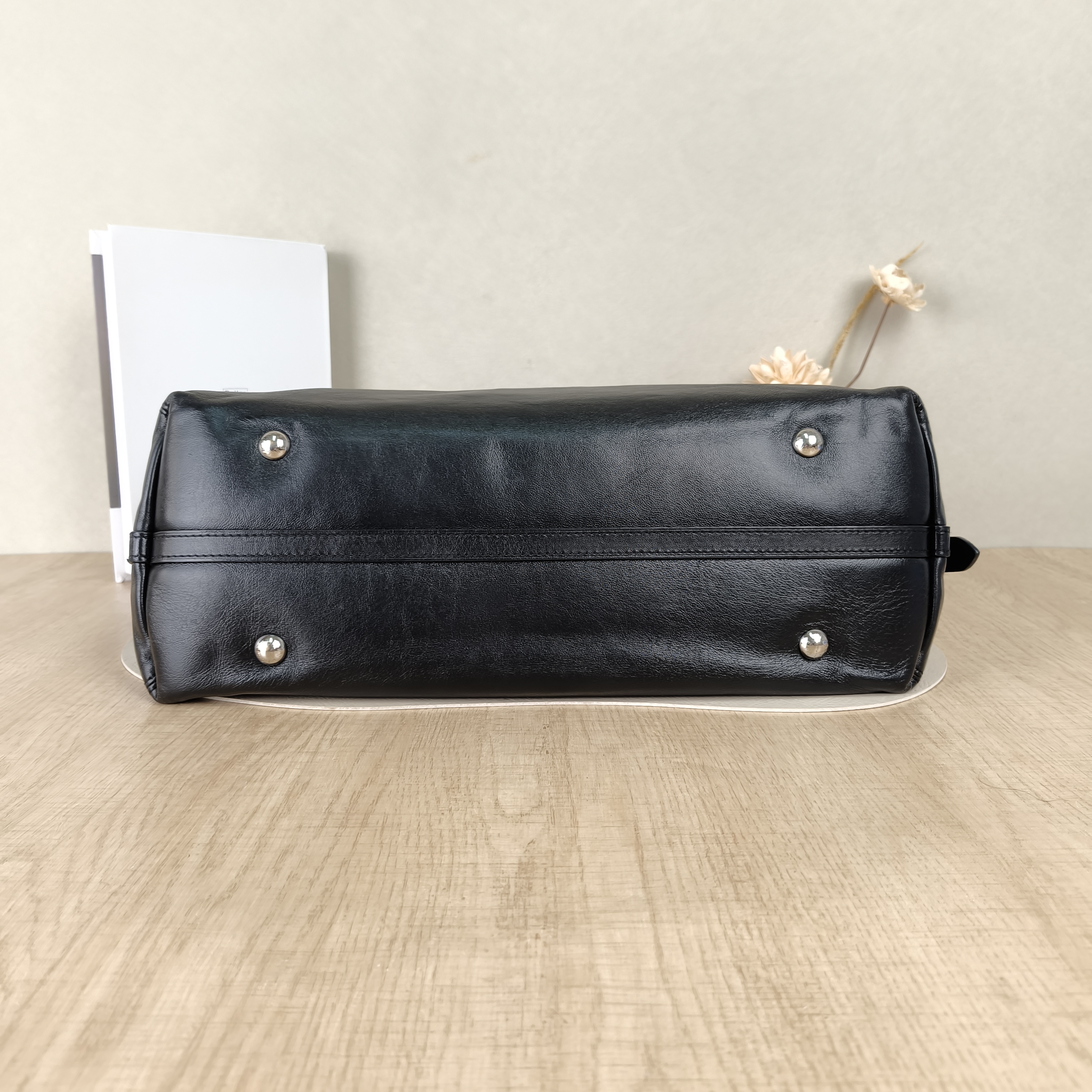 Louis Vuitton Crossbody Bag Carryall Vibe Black SL ambskin Medium39 × 15 × 30 cm — cover view 5 of 5