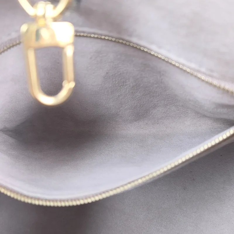 Louis Vuitton Shoulder Bag Onthego · White Monogram Empreinte Embossed Calfskin Small25 × 11.5 × 19 cm — detail view 2 of 11