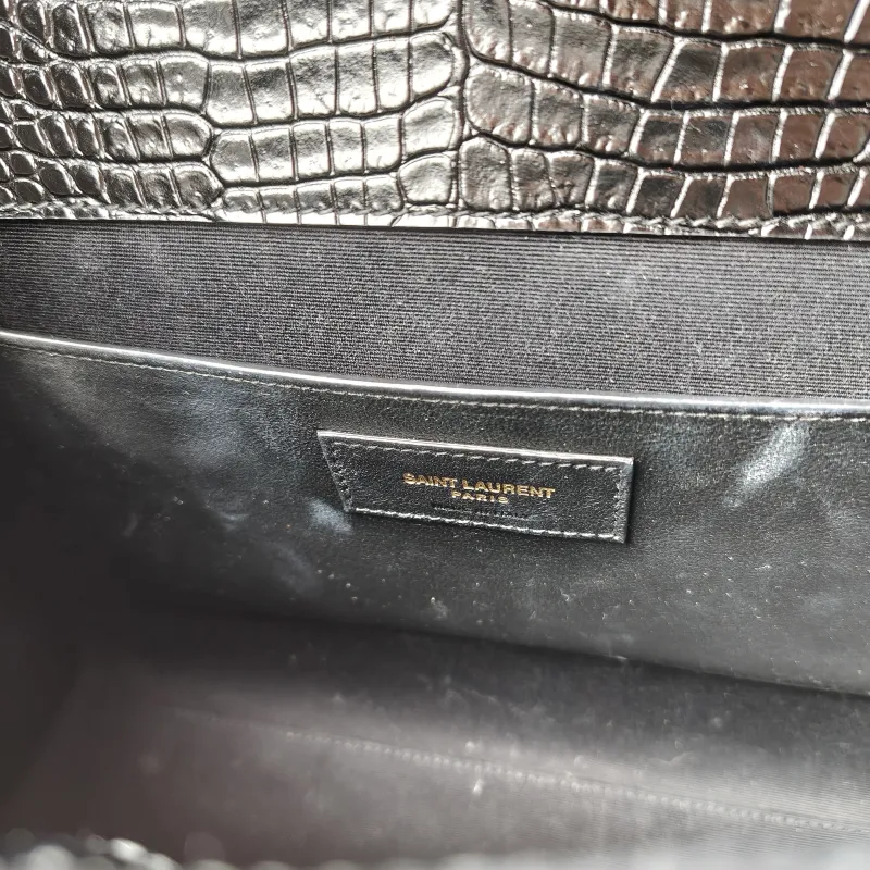 SAINT LAURENT Shoulder Bag MANHATTAN Black Calfskin Medium29 × 7.5 × 20 cm — detail view 6 of 12