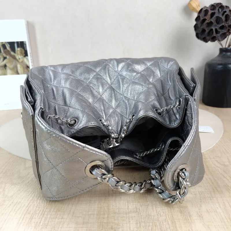 Chanel Shoulder Bag25Bag Silver Calfskin Small26 × 14 × 30 cm — detail view 9 of 12