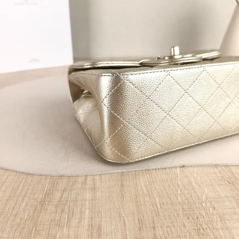 Chanel Crossbody Bag c Grained Calfskin Mini 17 × 8 × 13.5 cm — detail view 12 of 12