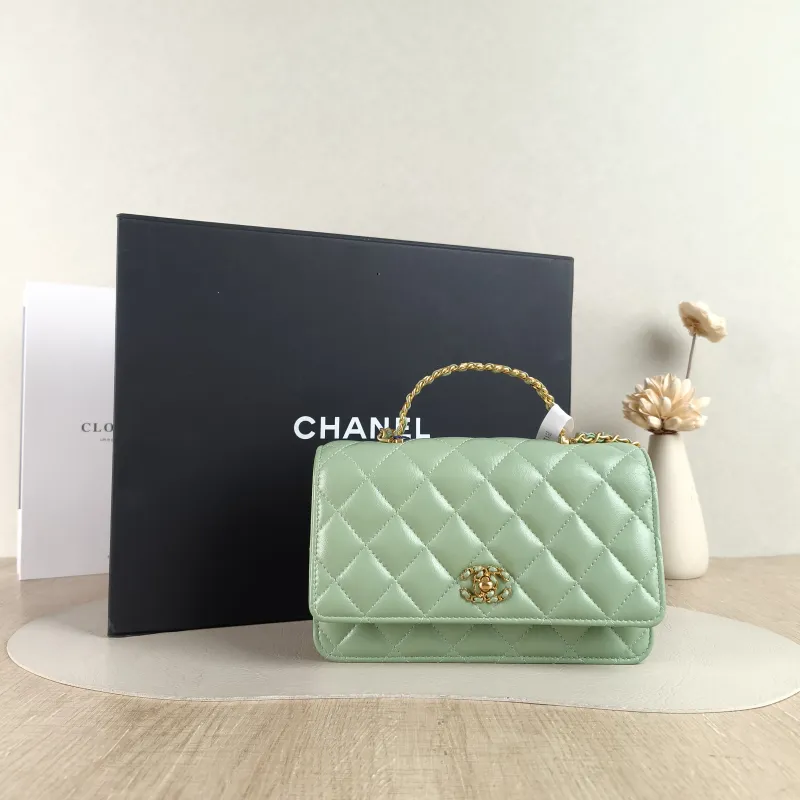 Chanel Crossbody Bag Edition woc Green Lambskin Mini 19.2 × 3.5 × 12.3 cm — cover view 3 of 6
